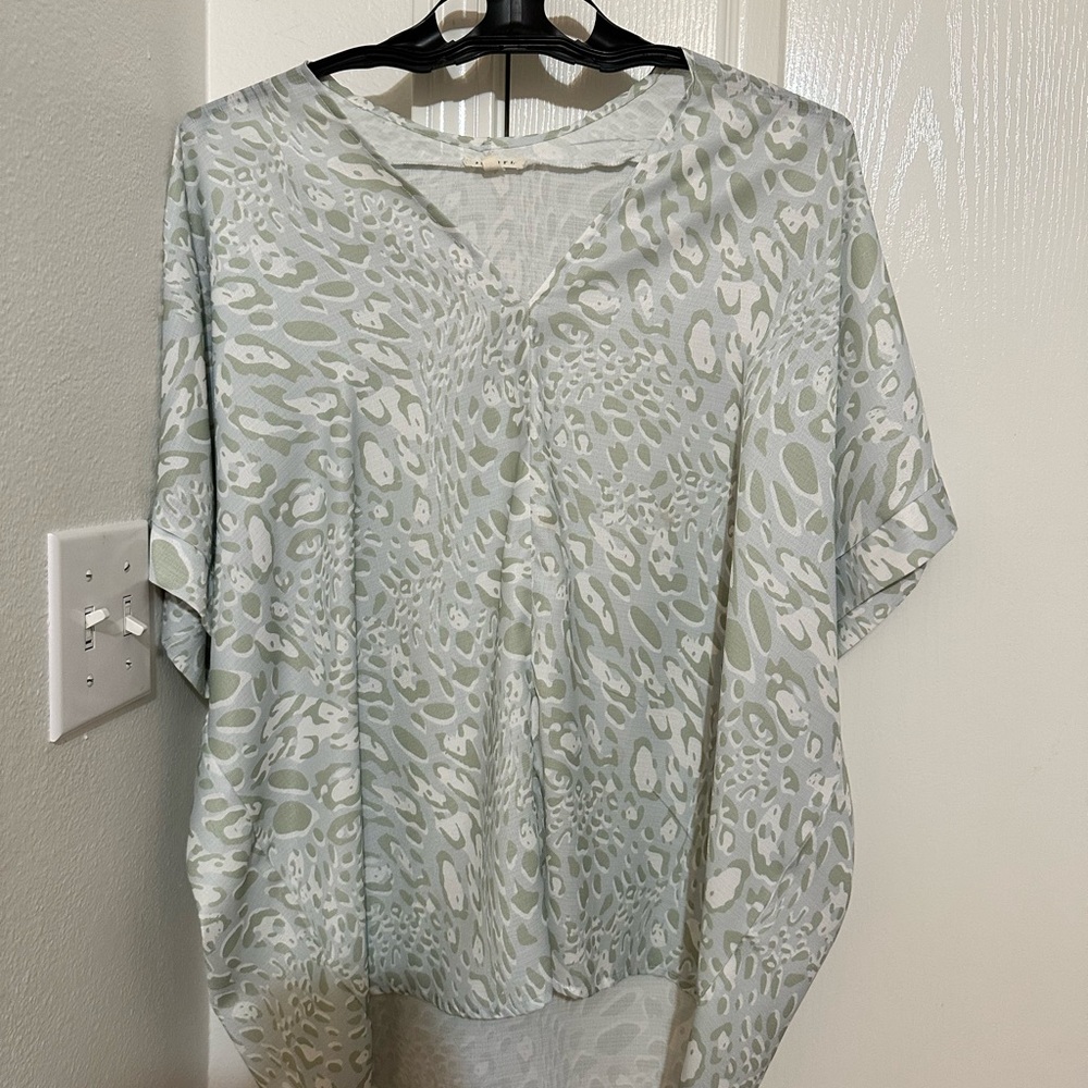 JODIFL Light Green Patterned Blouse